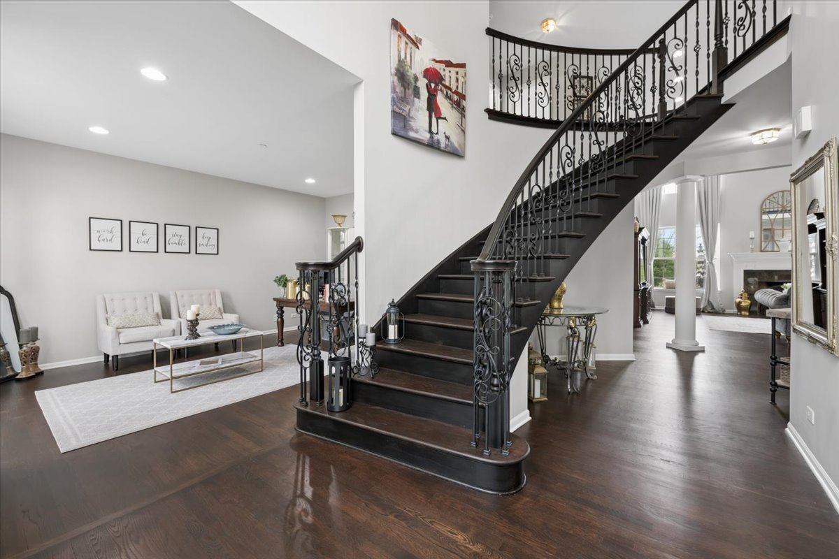 5423 SWAN Circle