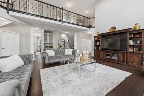 Tiny photo for 5423 SWAN Circle, Hoffman Estates, IL 60192 (MLS # 12644675)