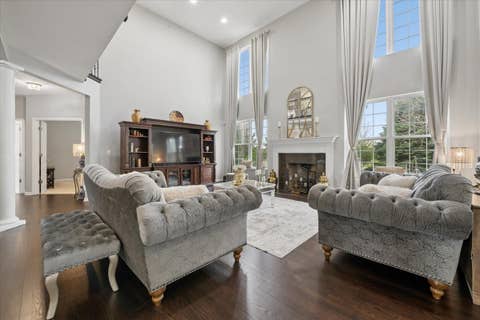 Tiny photo for 5423 SWAN Circle, Hoffman Estates, IL 60192 (MLS # 12644675)