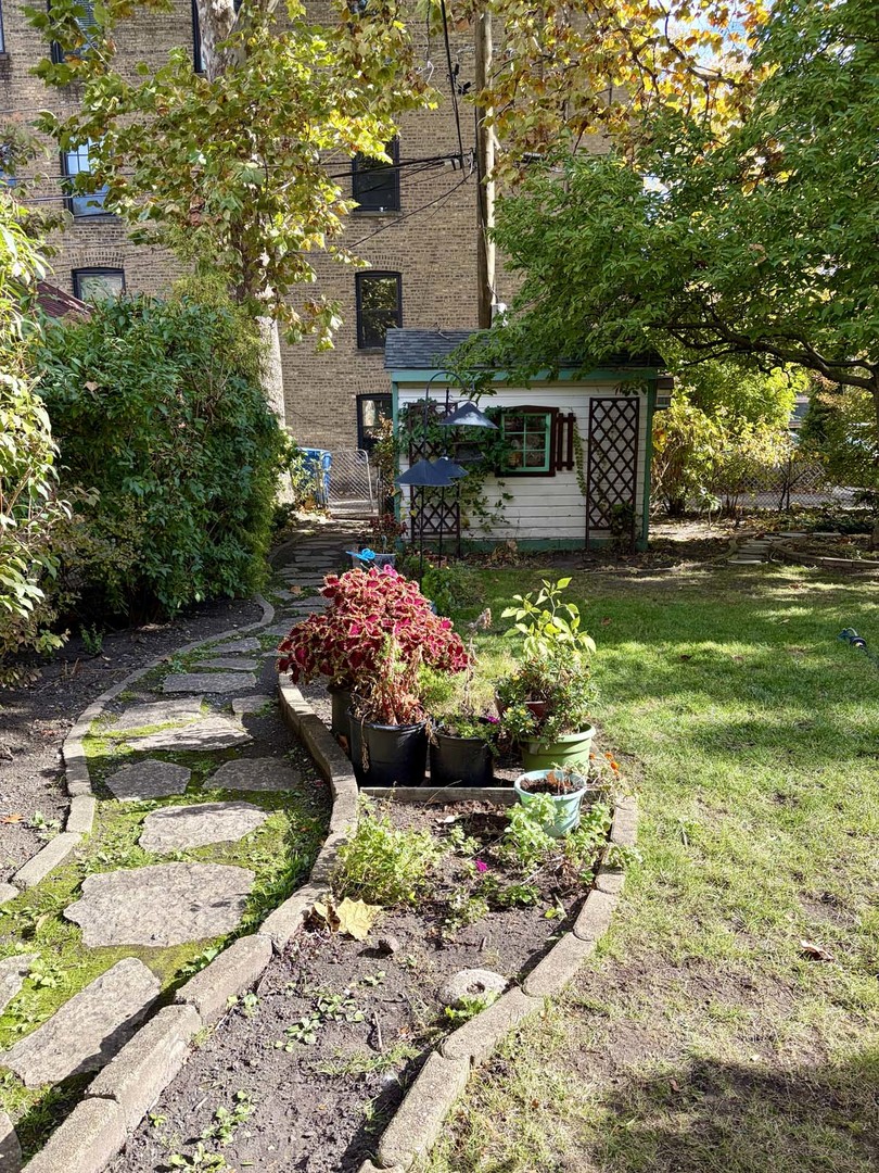 7433 N Washtenaw Avenue