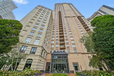 2550 N Lakeview Avenue 2103N Chicago IL 60614