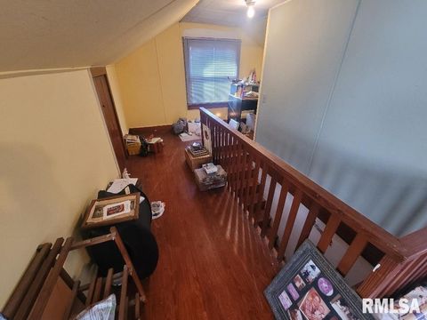 Tiny photo for 511 SE 4TH Street, Fairfield, IL 62837 (MLS # EB460794)