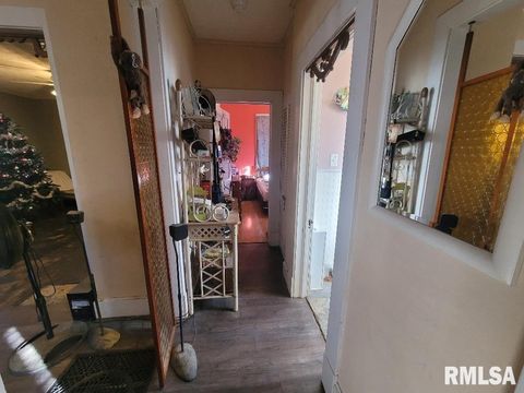 Tiny photo for 511 SE 4TH Street, Fairfield, IL 62837 (MLS # EB460794)