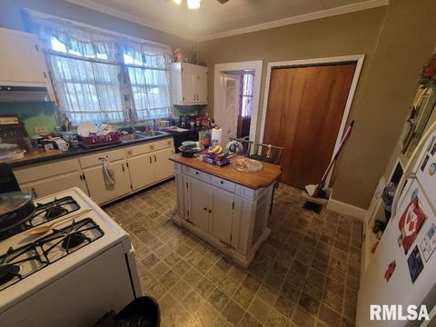 Tiny photo for 511 SE 4TH Street, Fairfield, IL 62837 (MLS # EB460794)