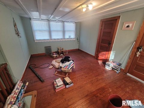 Tiny photo for 511 SE 4TH Street, Fairfield, IL 62837 (MLS # EB460794)