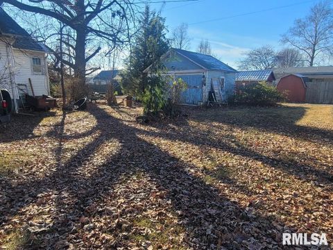 Tiny photo for 511 SE 4TH Street, Fairfield, IL 62837 (MLS # EB460794)