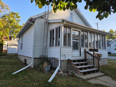 Photo of 712 E Monroe Street, Bloomington, IL 61701 (MLS # 12491692)