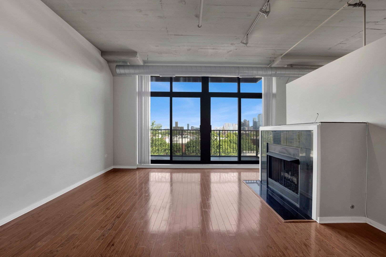 1525 S Sangamon Street S 504