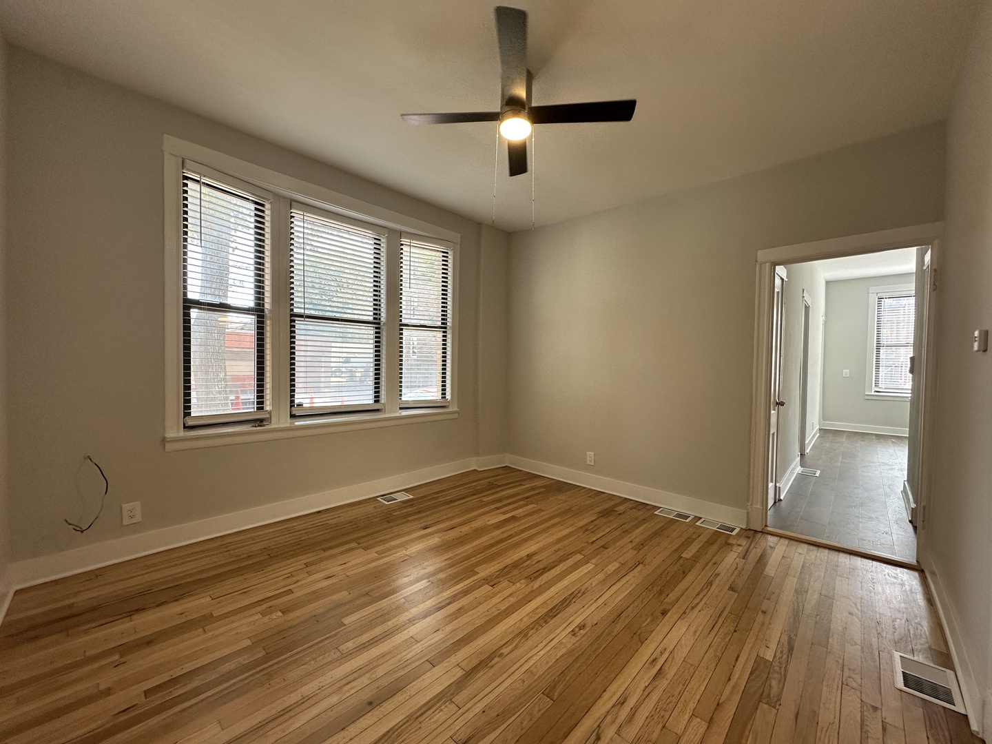 952 N Rockwell Street 1