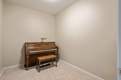 Tiny photo for 2592 Middle Road #208, Bettendorf, IA 52722 (MLS # 100000204)