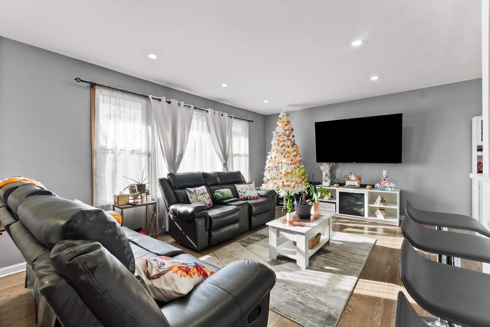 7624 Lockwood Avenue