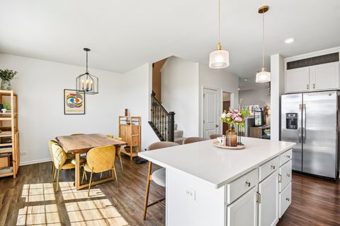 Tiny photo for 588 Cimmaron Circle, Crystal Lake, IL 60012 (MLS # 12641879)