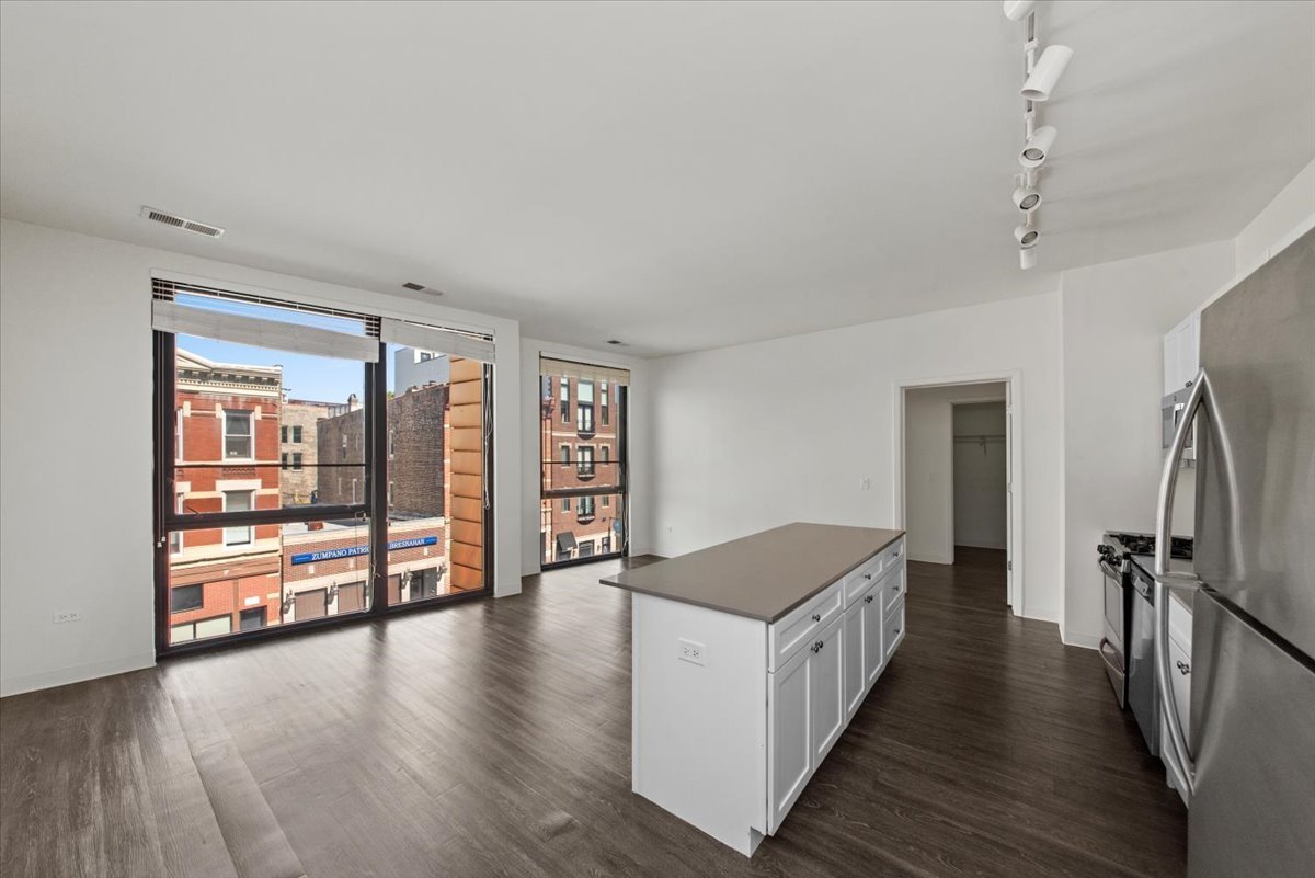 830 N Milwaukee Avenue 501