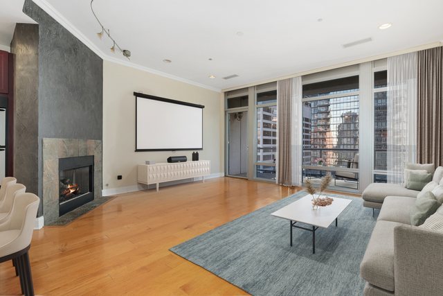 333 N Canal Street 1403