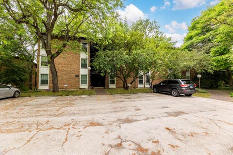 Photo of 5537 E Lake Drive #B, Lisle, IL 60532 (MLS # 12667023)