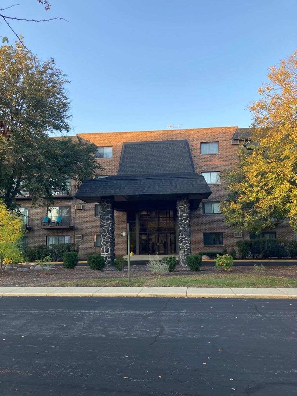 Photo for 239 N Mill Road #403-A, Addison, IL 60101 (MLS # 12503022)
