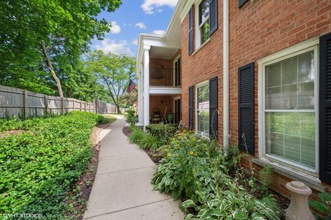 Tiny photo for 520 Shorely Drive #201, Barrington, IL 60010 (MLS # 12417862)