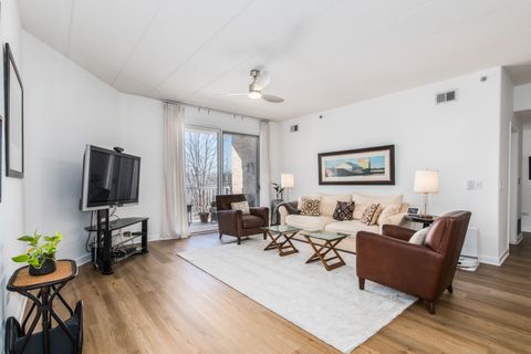 Tiny photo for 1705 Pavilion Way #303, Park Ridge, IL 60068 (MLS # 12496518)