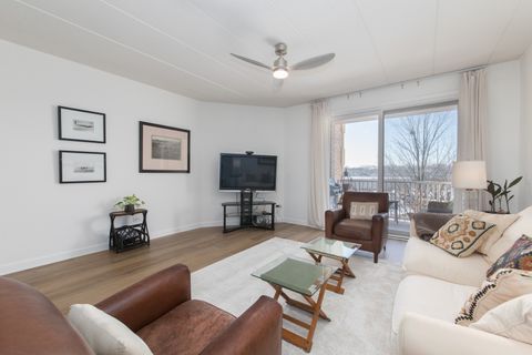 Tiny photo for 1705 Pavilion Way #303, Park Ridge, IL 60068 (MLS # 12496518)