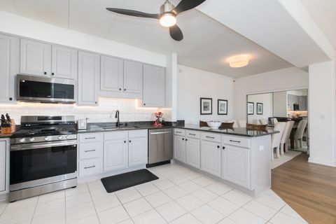 Tiny photo for 1705 Pavilion Way #303, Park Ridge, IL 60068 (MLS # 12496518)