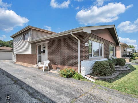 Tiny photo for 11044 Menard Avenue, Chicago Ridge, IL 60415 (MLS # 12720265)