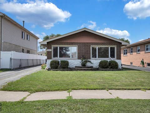 Tiny photo for 11044 Menard Avenue, Chicago Ridge, IL 60415 (MLS # 12720265)