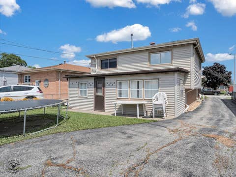 Tiny photo for 11044 Menard Avenue, Chicago Ridge, IL 60415 (MLS # 12720265)