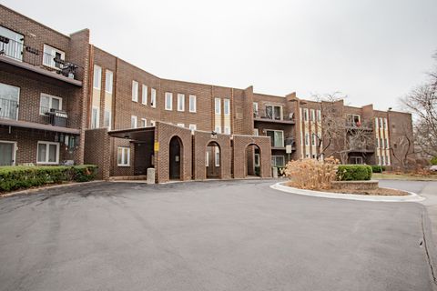 Photo of 1525 Sander Court #108, Wheeling, IL 60090 (MLS # 12585759)