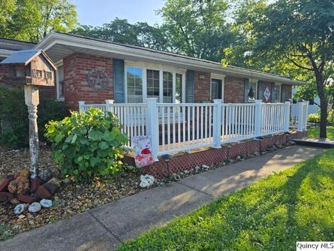 Tiny photo for 707 Country Lane, Carthage, IL 62321 (MLS # 12398254)