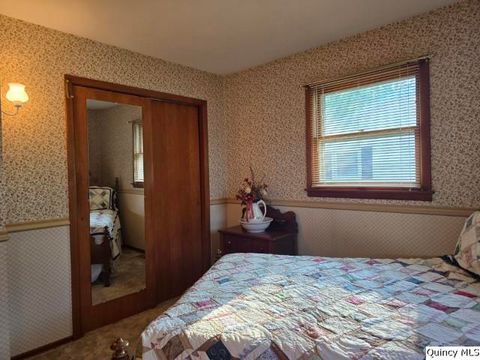 Tiny photo for 707 Country Lane, Carthage, IL 62321 (MLS # 12398254)