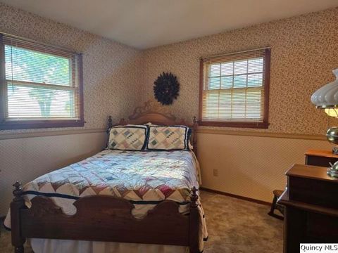 Tiny photo for 707 Country Lane, Carthage, IL 62321 (MLS # 12398254)