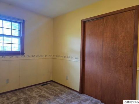 Tiny photo for 707 Country Lane, Carthage, IL 62321 (MLS # 12398254)