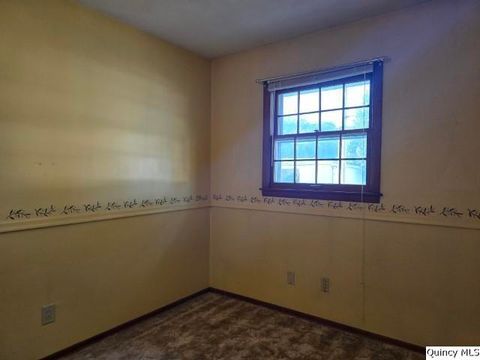 Tiny photo for 707 Country Lane, Carthage, IL 62321 (MLS # 12398254)