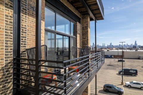 Tiny photo for 2614 N Clybourn Avenue #301, Chicago, IL 60614 (MLS # 12747017)