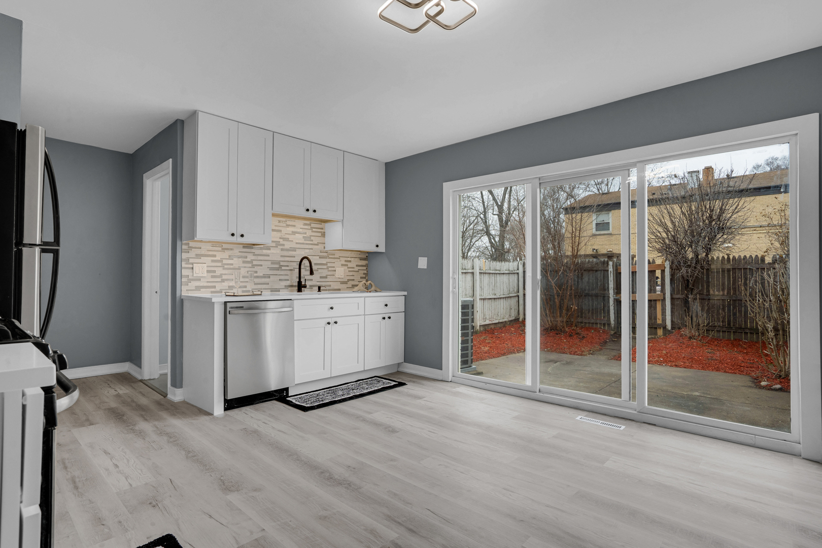 842 Colonial Drive B