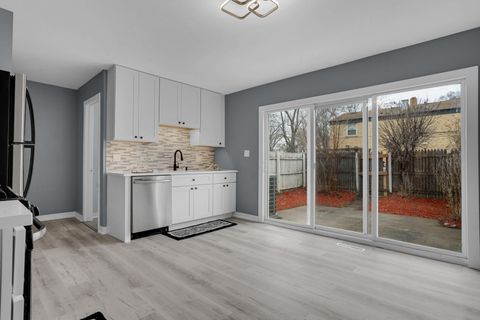 Tiny photo for 842 Colonial Drive #B, Wheeling, IL 60090 (MLS # 12572319)