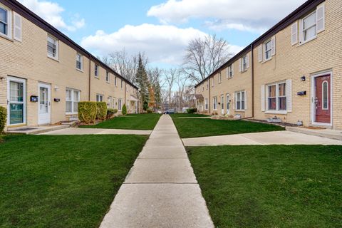 Tiny photo for 842 Colonial Drive #B, Wheeling, IL 60090 (MLS # 12572319)