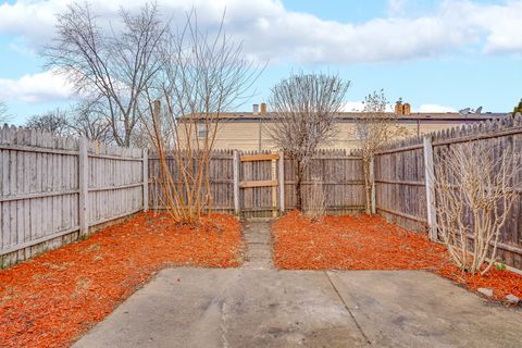 Tiny photo for 842 Colonial Drive #B, Wheeling, IL 60090 (MLS # 12572319)