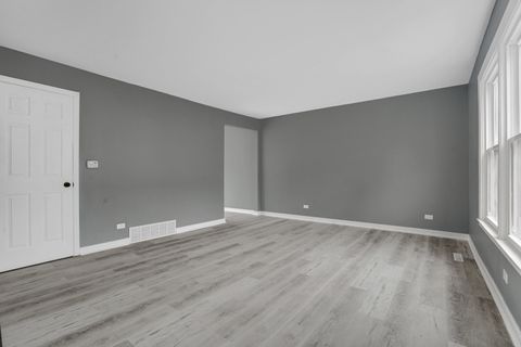 Tiny photo for 842 Colonial Drive #B, Wheeling, IL 60090 (MLS # 12572319)