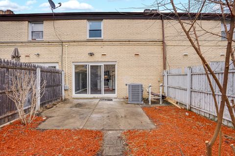 Tiny photo for 842 Colonial Drive #B, Wheeling, IL 60090 (MLS # 12572319)