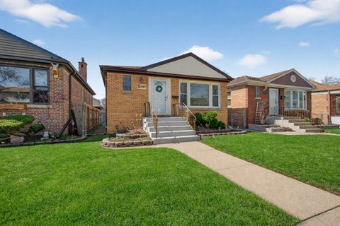 Tiny photo for 10552 S Troy Street, Chicago, IL 60655 (MLS # 12603858)