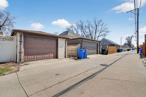 Tiny photo for 10552 S Troy Street, Chicago, IL 60655 (MLS # 12603858)