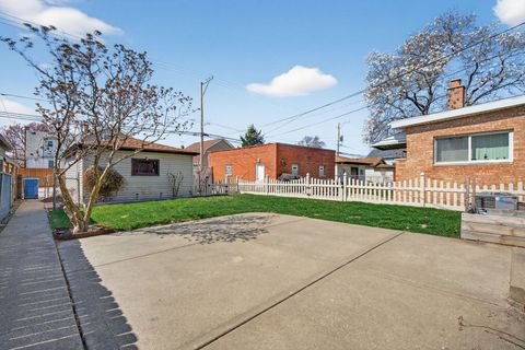 Tiny photo for 10552 S Troy Street, Chicago, IL 60655 (MLS # 12603858)