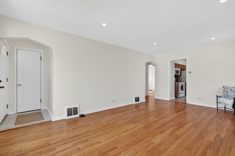 Tiny photo for 10552 S Troy Street, Chicago, IL 60655 (MLS # 12603858)