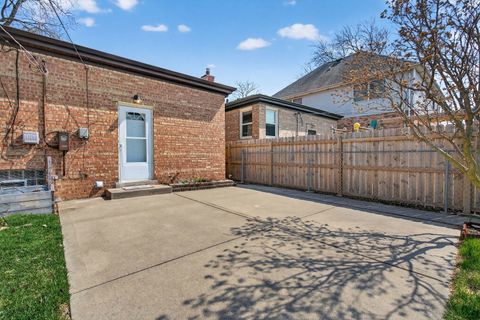 Tiny photo for 10552 S Troy Street, Chicago, IL 60655 (MLS # 12603858)