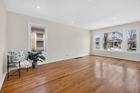 Tiny photo for 10552 S Troy Street, Chicago, IL 60655 (MLS # 12603858)