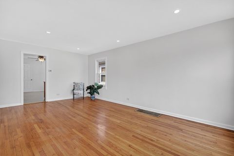 Tiny photo for 10552 S Troy Street, Chicago, IL 60655 (MLS # 12603858)