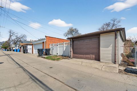 Tiny photo for 10552 S Troy Street, Chicago, IL 60655 (MLS # 12603858)