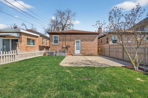 Tiny photo for 10552 S Troy Street, Chicago, IL 60655 (MLS # 12603858)
