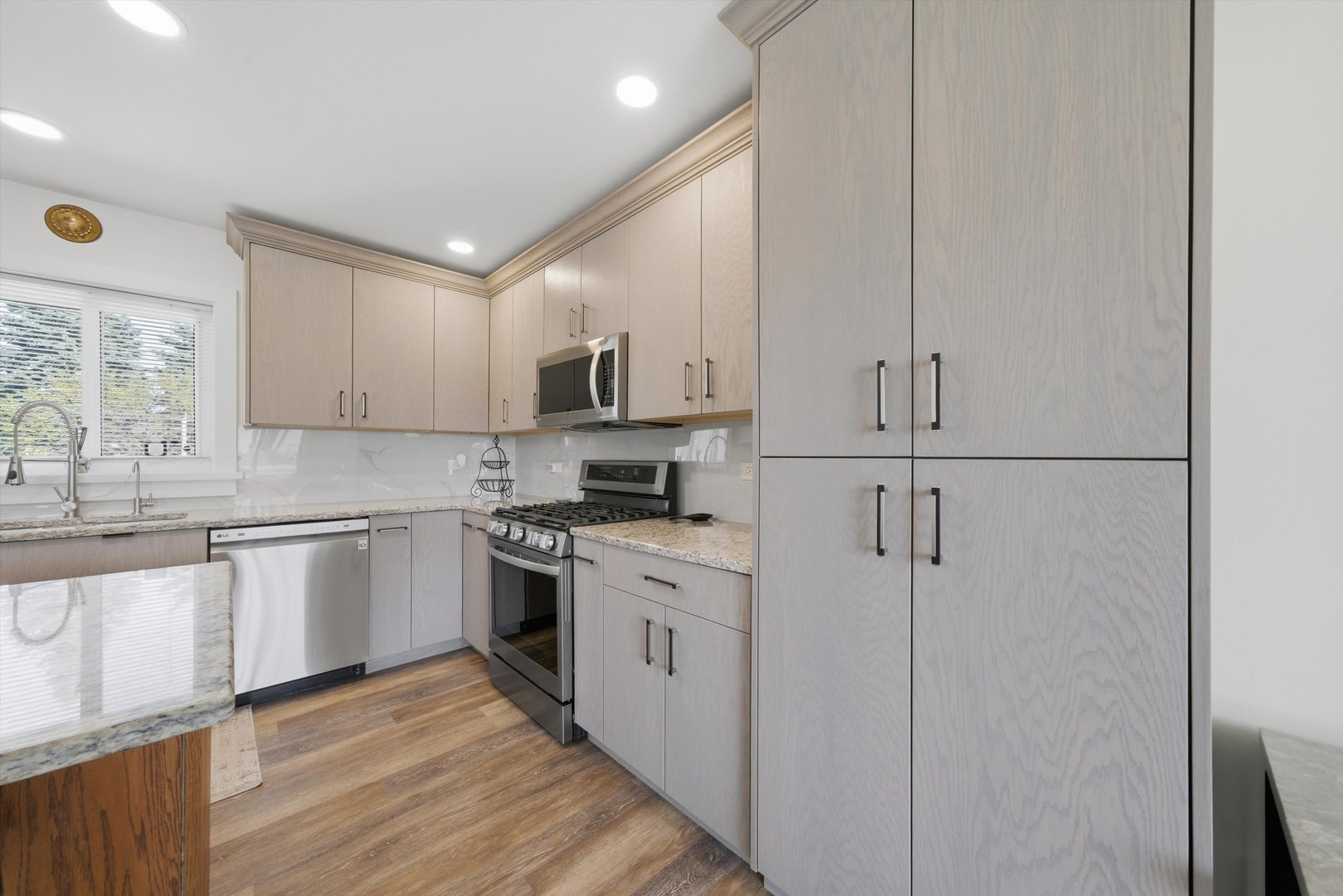 10817 S MASON Avenue